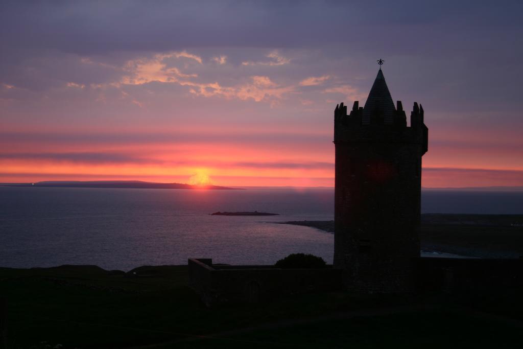 Aille River Tourist Hostel And Camping Doolin Exterior foto